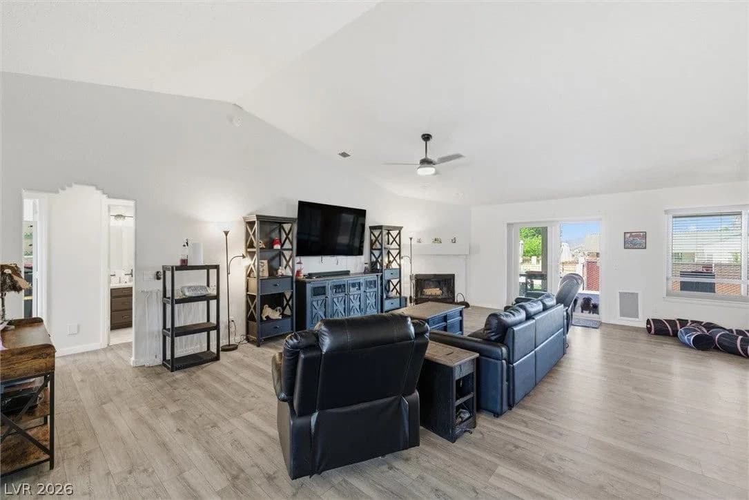 2100 Iroquois Avenue photo 4