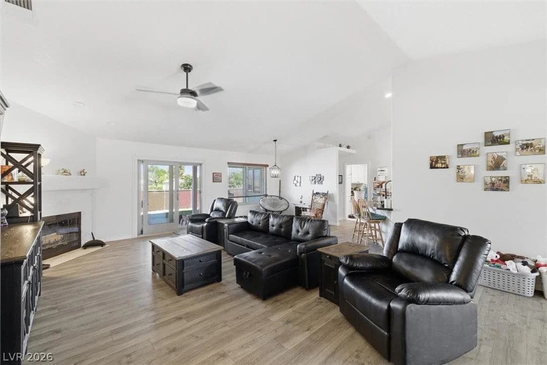 2100 Iroquois Avenue photo 5