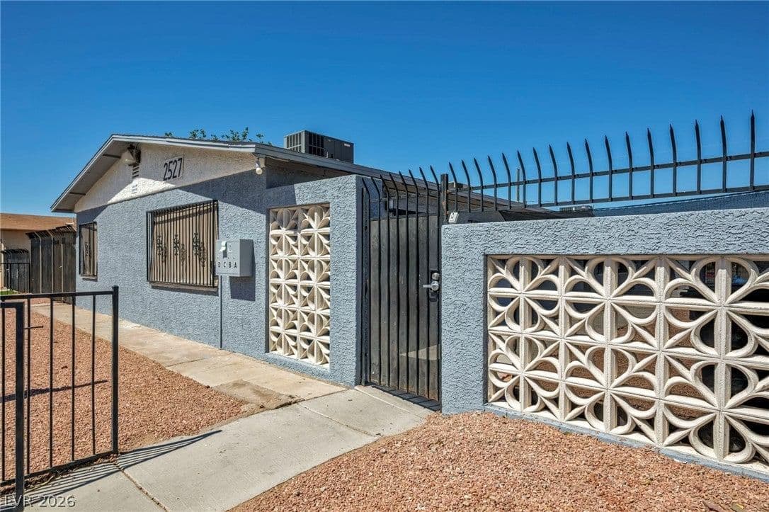 2527 Carroll Street photo 2
