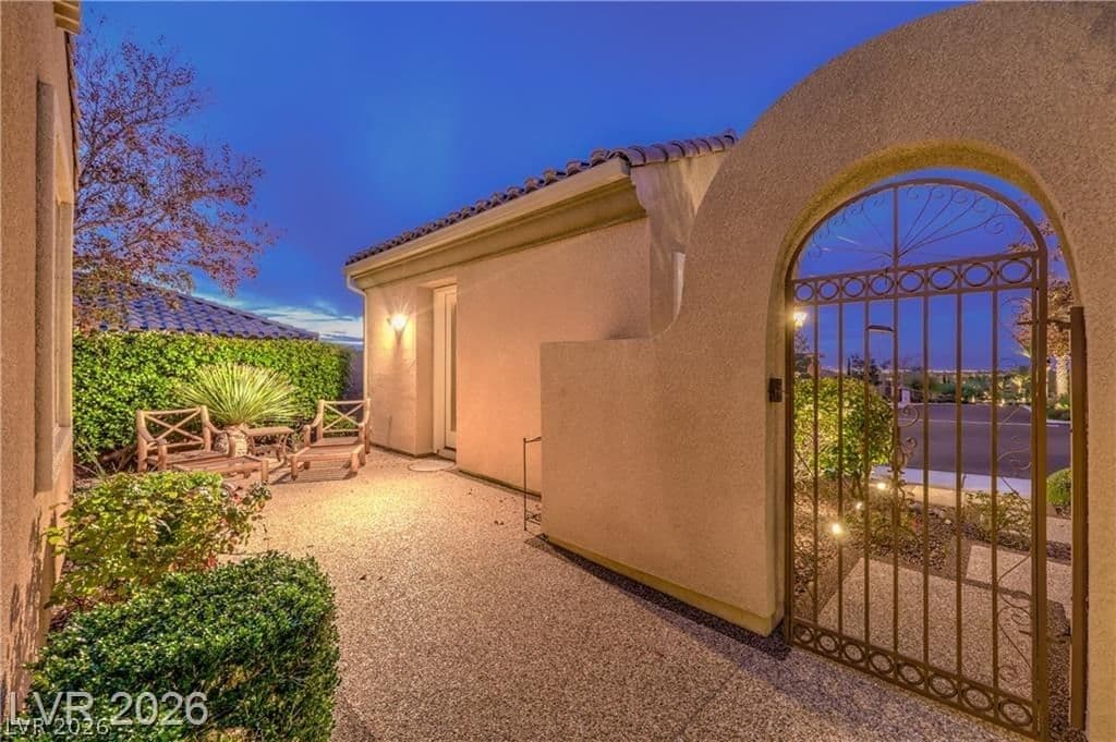 2385 Luberon Drive photo 5