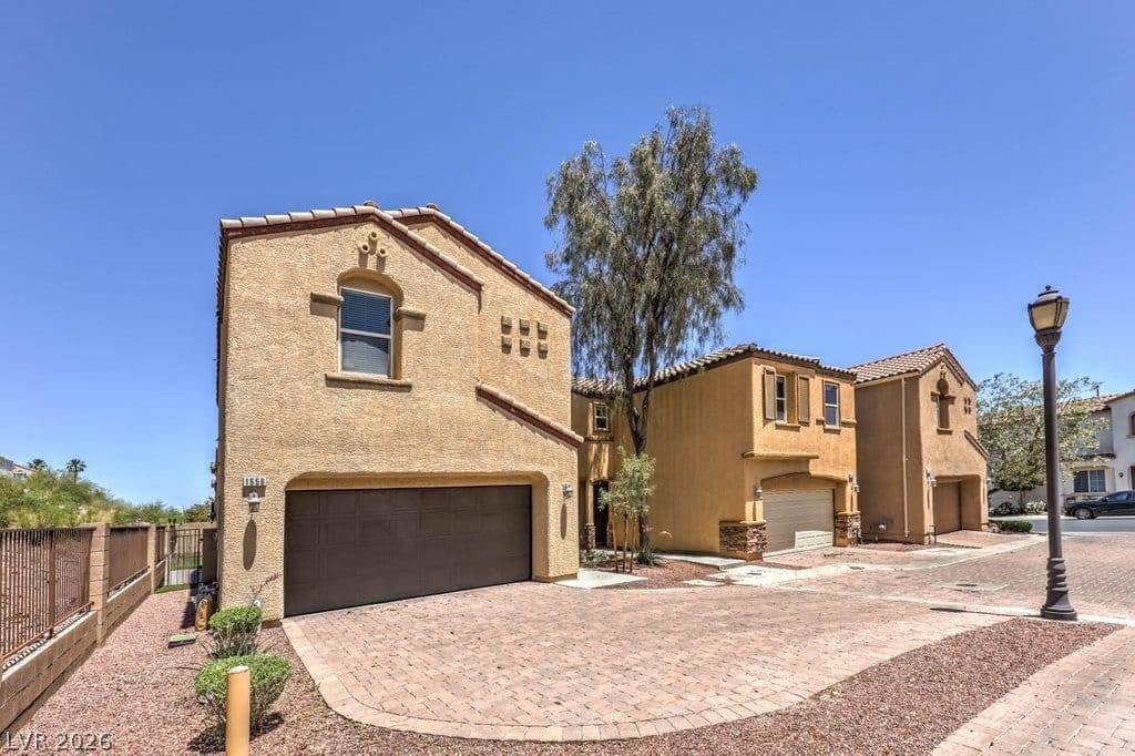 1556 Otero Valley Court photo 4
