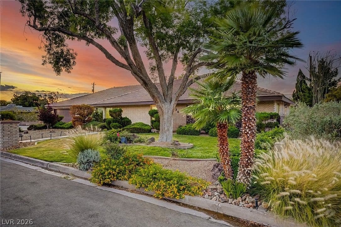 236 Country Club Drive photo 3