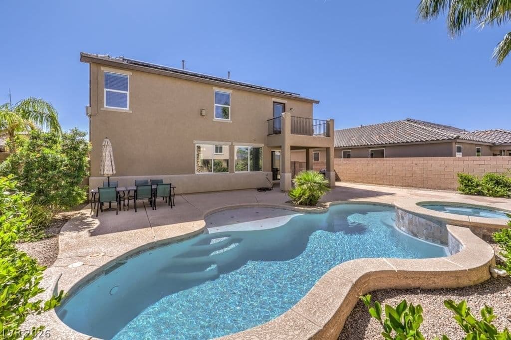 8132 Pink Desert Street photo 2