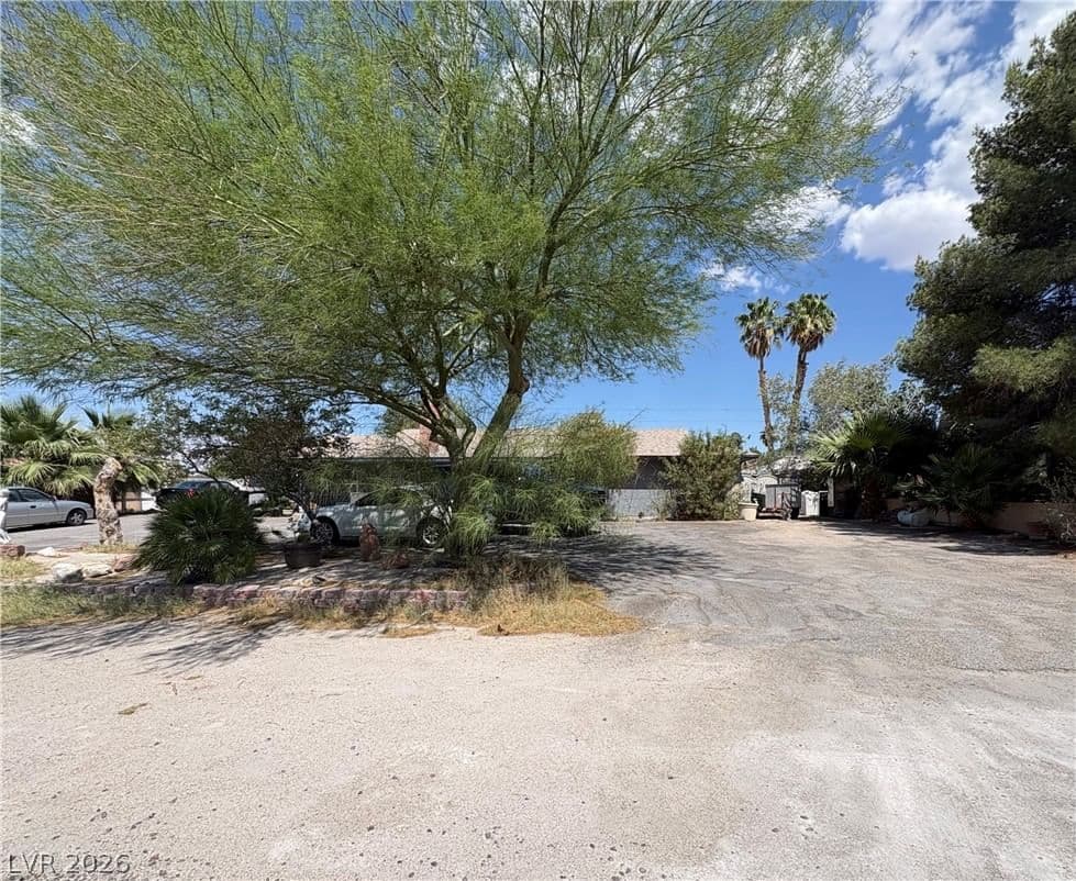 7942 Firethorn Lane photo 2