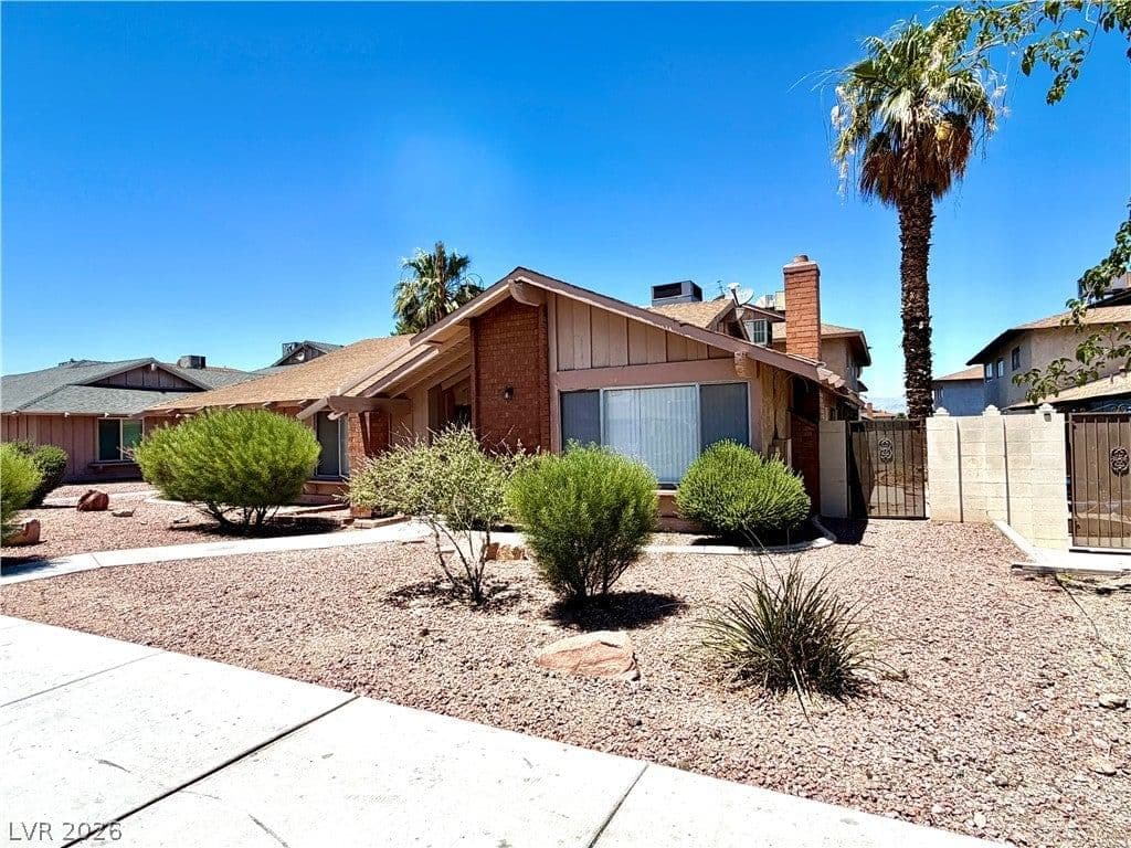 2894 Karen Avenue photo 2