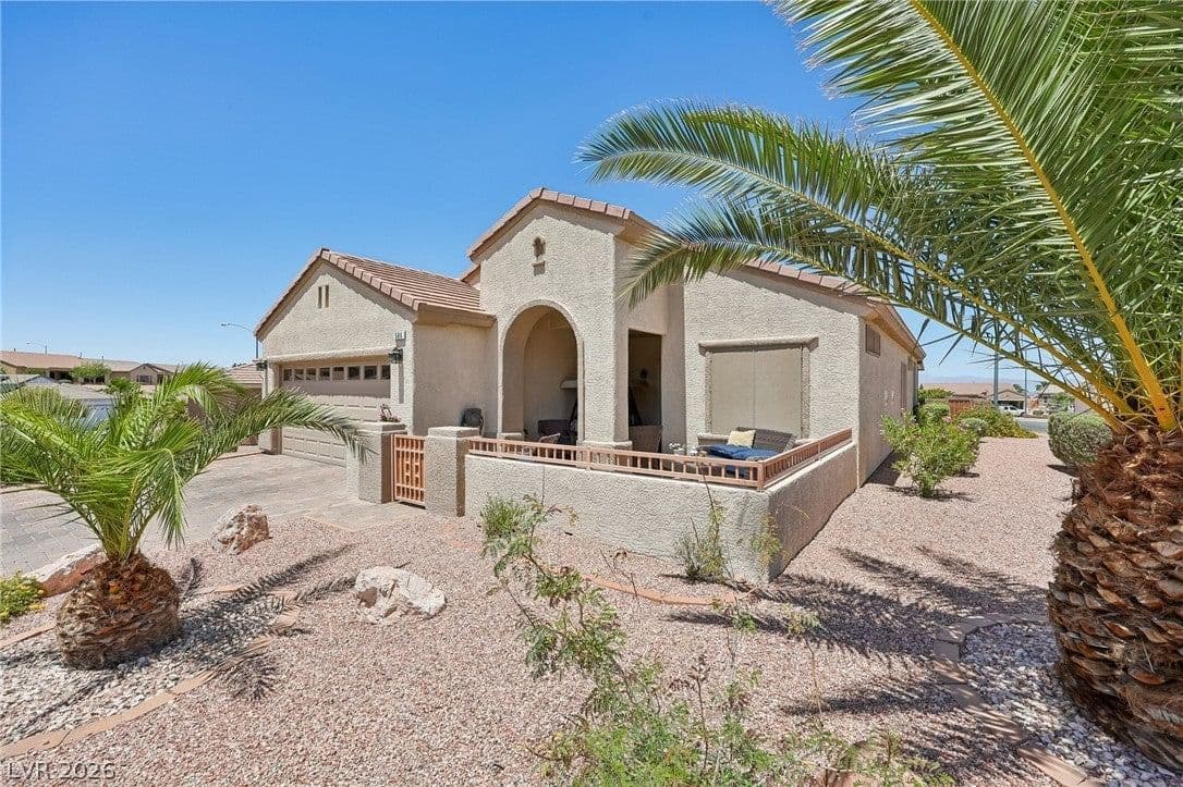 586 Cypress Gardens Place photo 4