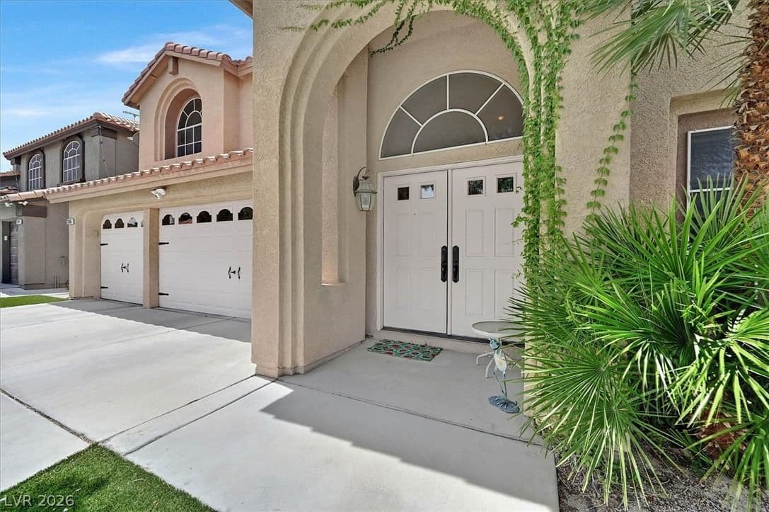 3905 Larkcrest Street photo 2