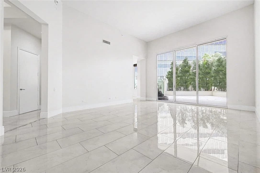 2877 Paradise Road photo 5