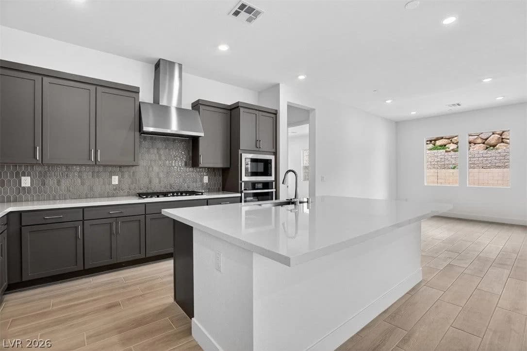 376 Tigullio Avenue photo 2