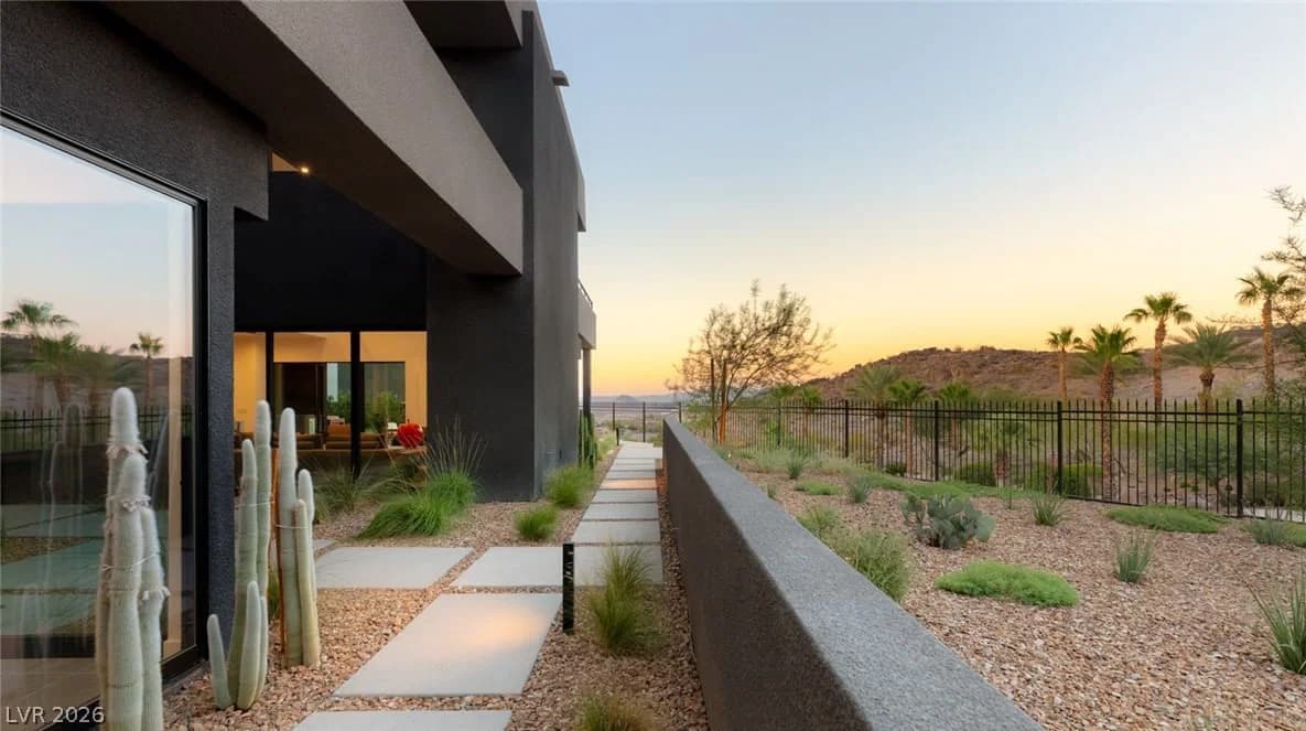 625 Sleeping Dragon Drive photo 2