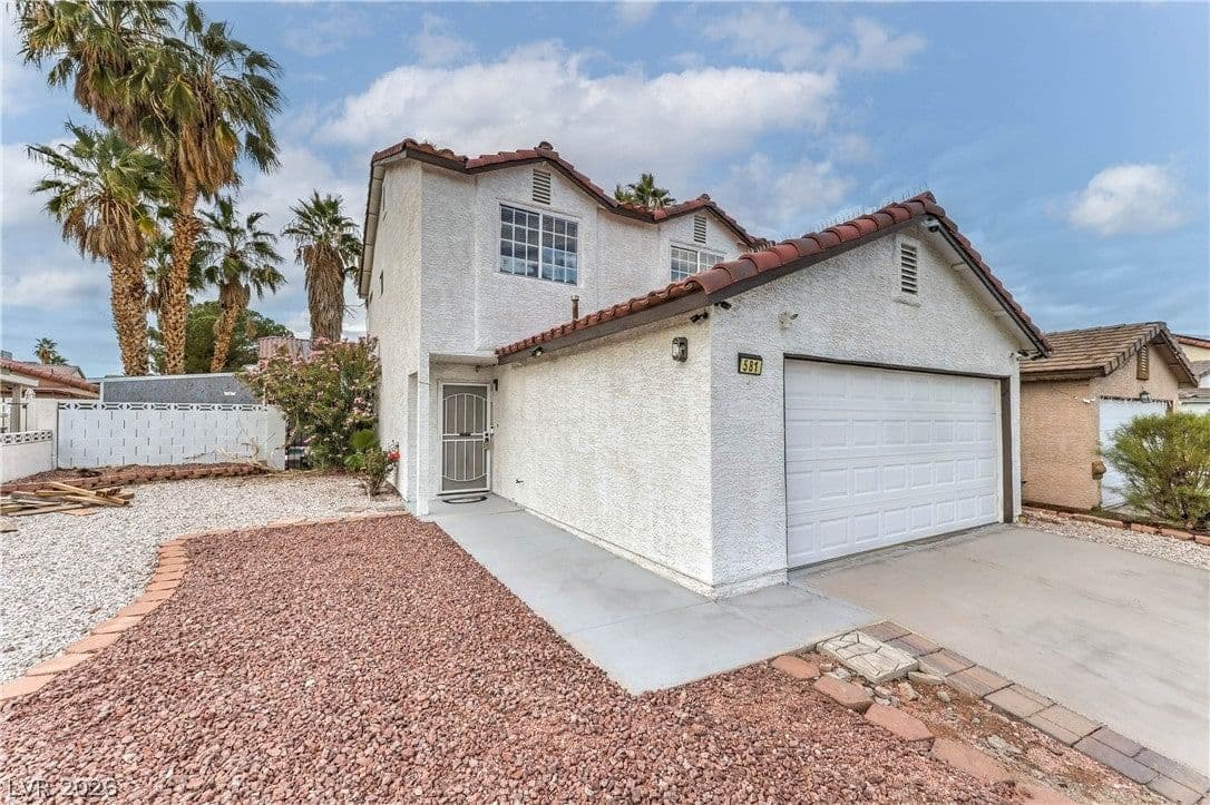 581 Carleton Drive photo 3