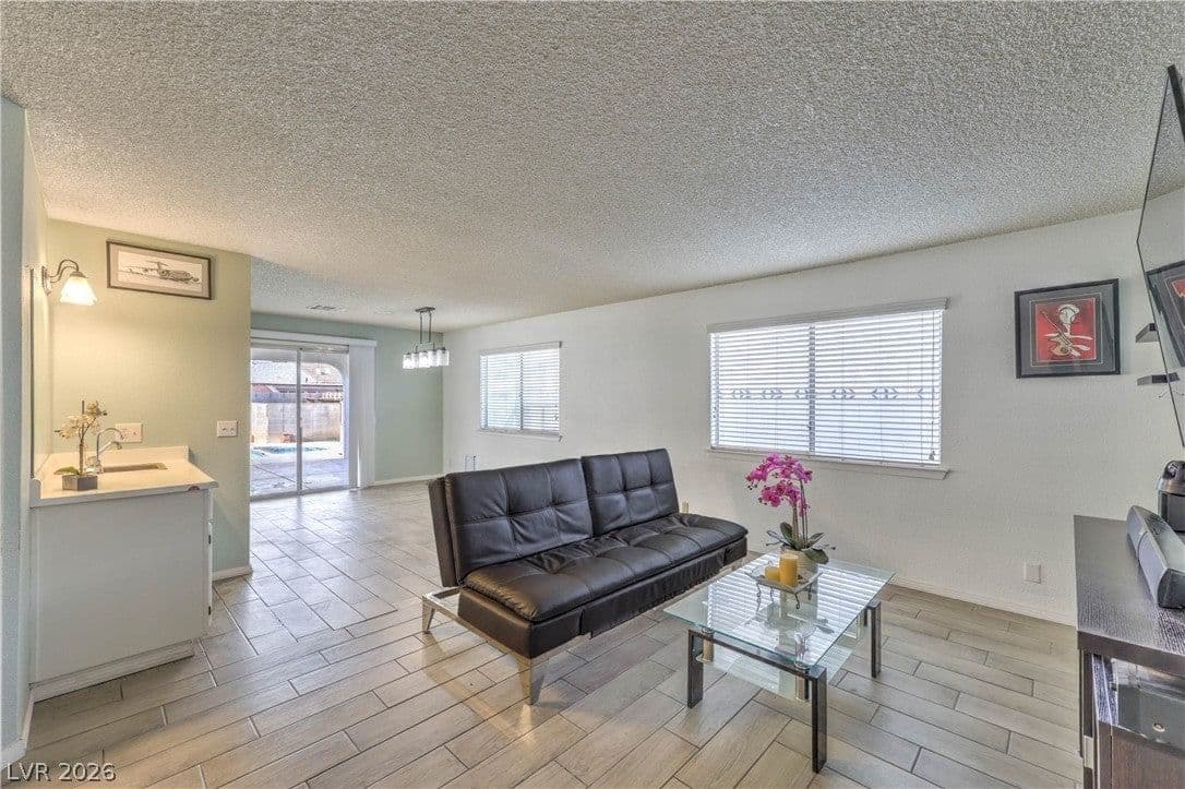 581 Carleton Drive photo 5