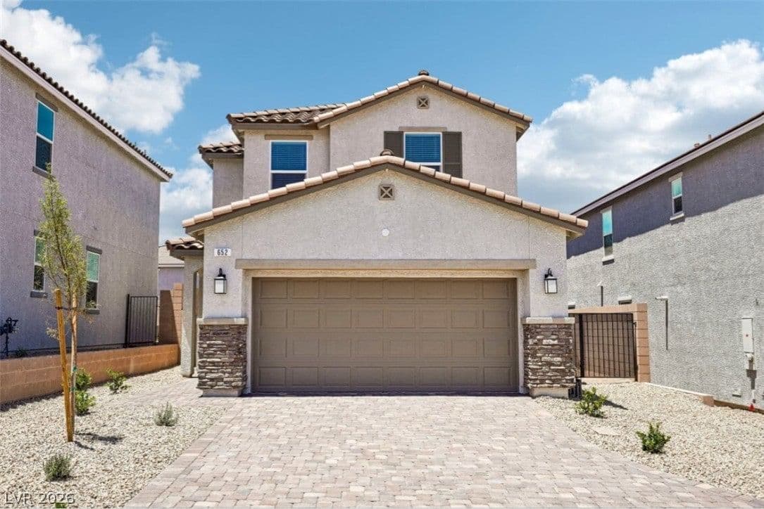652 Tranquil Bay Court photo 2