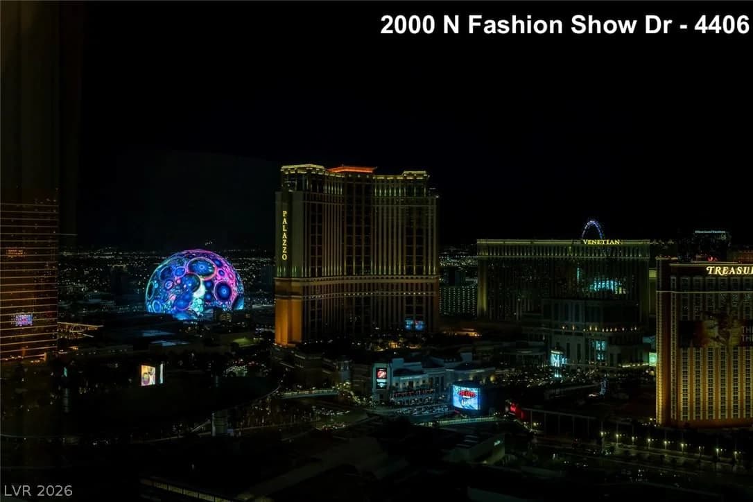 2000 FASHION SHOW Drive