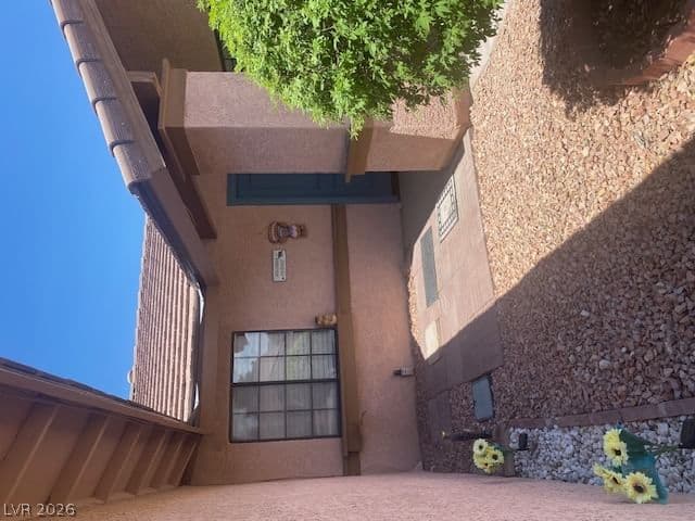 1834 Alicant Way photo 2