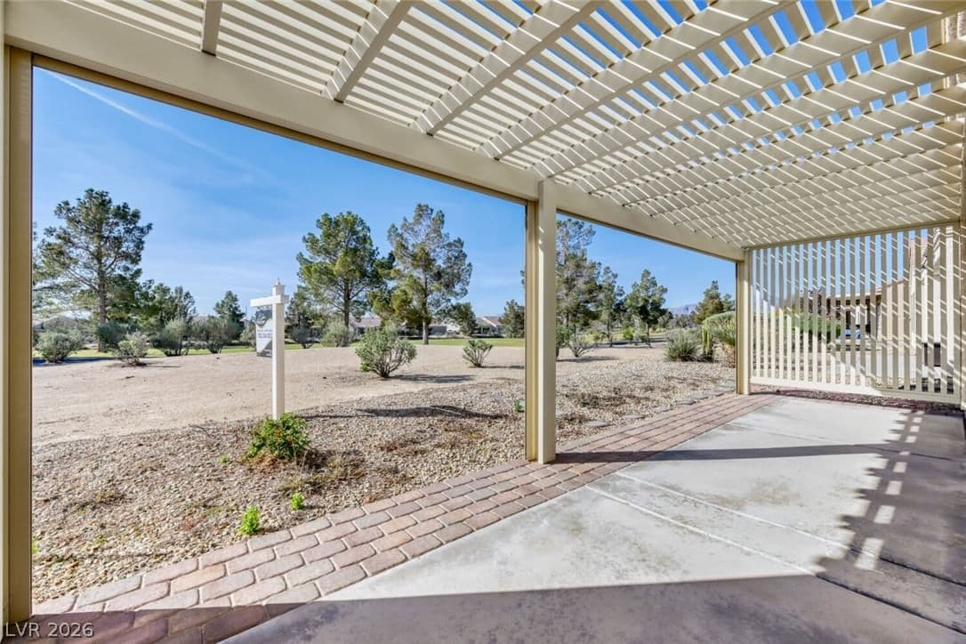 3219 Kingbird Drive photo 2