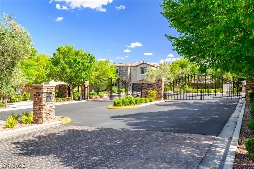 9625 Ponderosa Skye Court photo 5