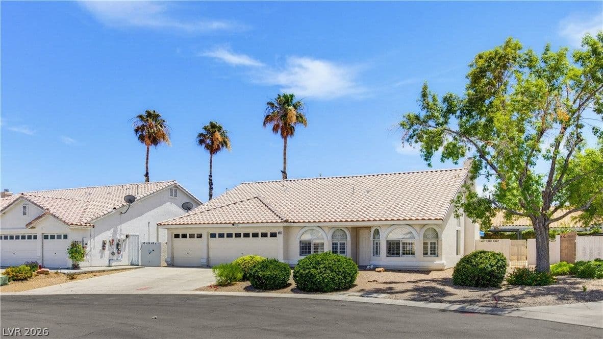 825 Royal Moon Avenue photo 4