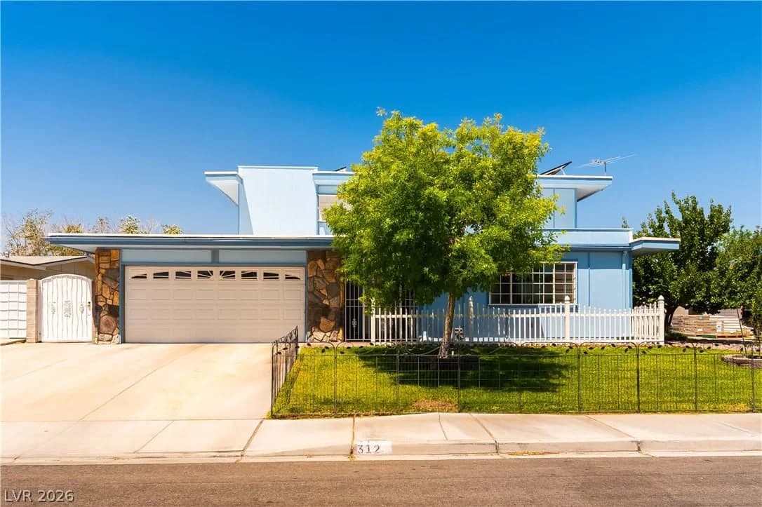 312 Redstone Street photo 3