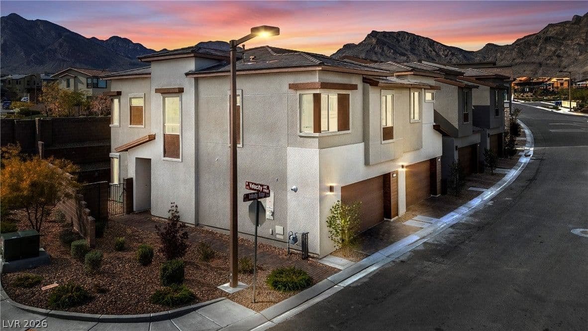 633 Infinity Ridge Street photo 2
