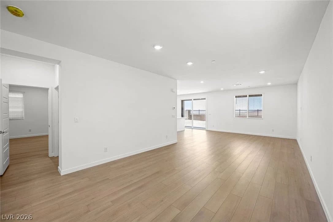 1518 Capri Cascades Court photo 4