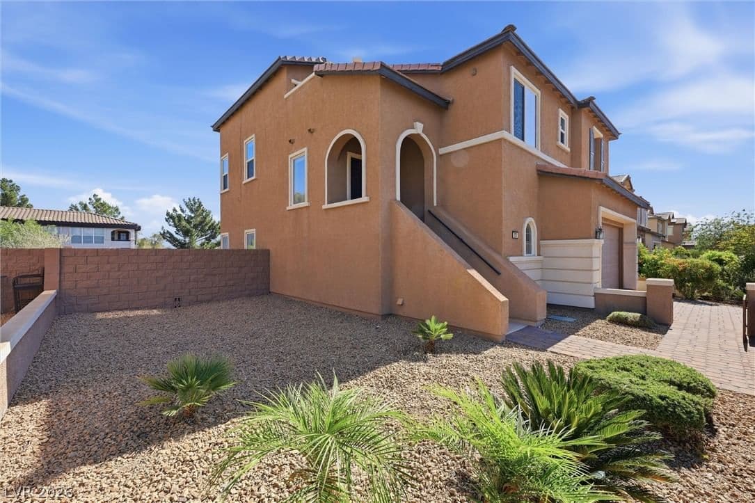 924 Tasker Pass Avenue photo 3