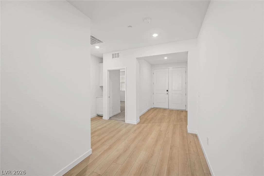 10910 Lewis Pointe Avenue photo 3