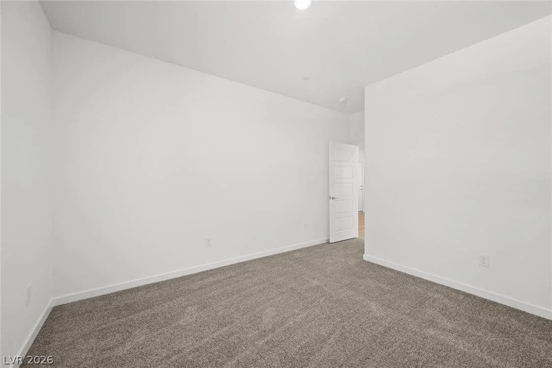10910 Lewis Pointe Avenue photo 5