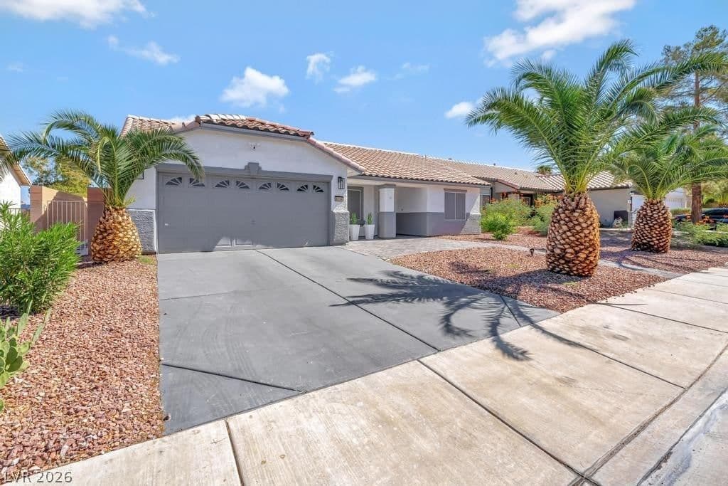 316 Desert Knolls Street photo 5