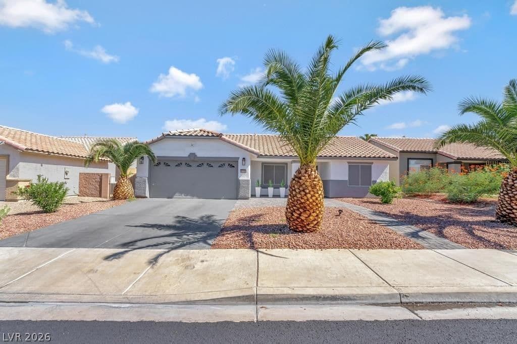 316 Desert Knolls Street photo 4