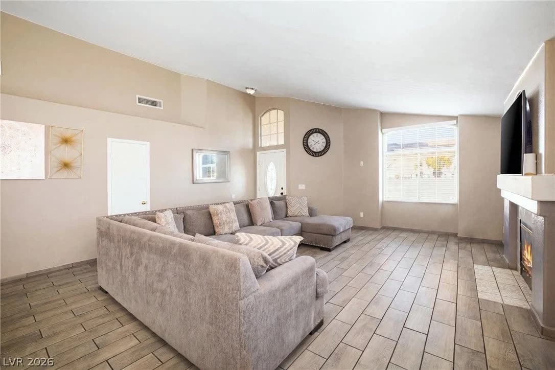 2568 Windy Leaf Drive photo 5