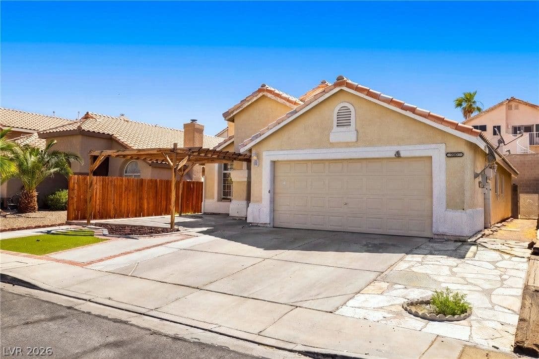 2568 Windy Leaf Drive photo 3