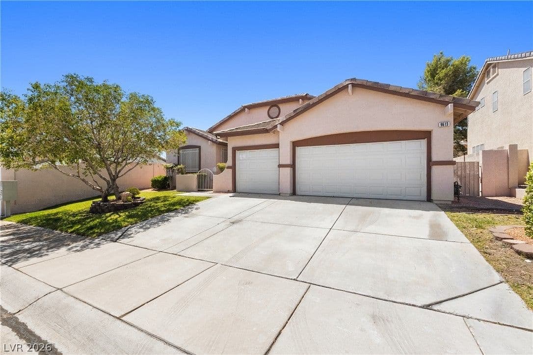 9613 Cherry Canyon Avenue photo 2