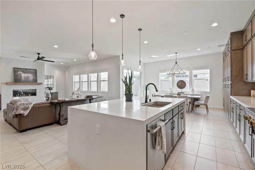 5738 Golden Chase Court photo 4
