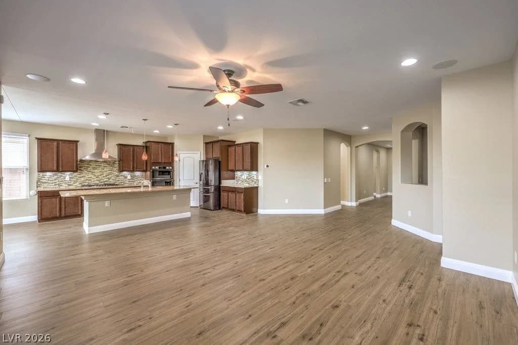 9476 Chandler Springs Avenue photo 2