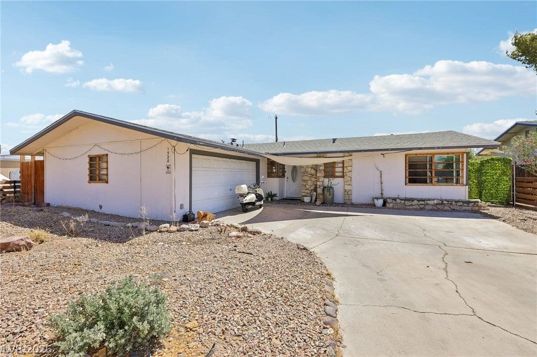 1528 Saylor Way photo 3