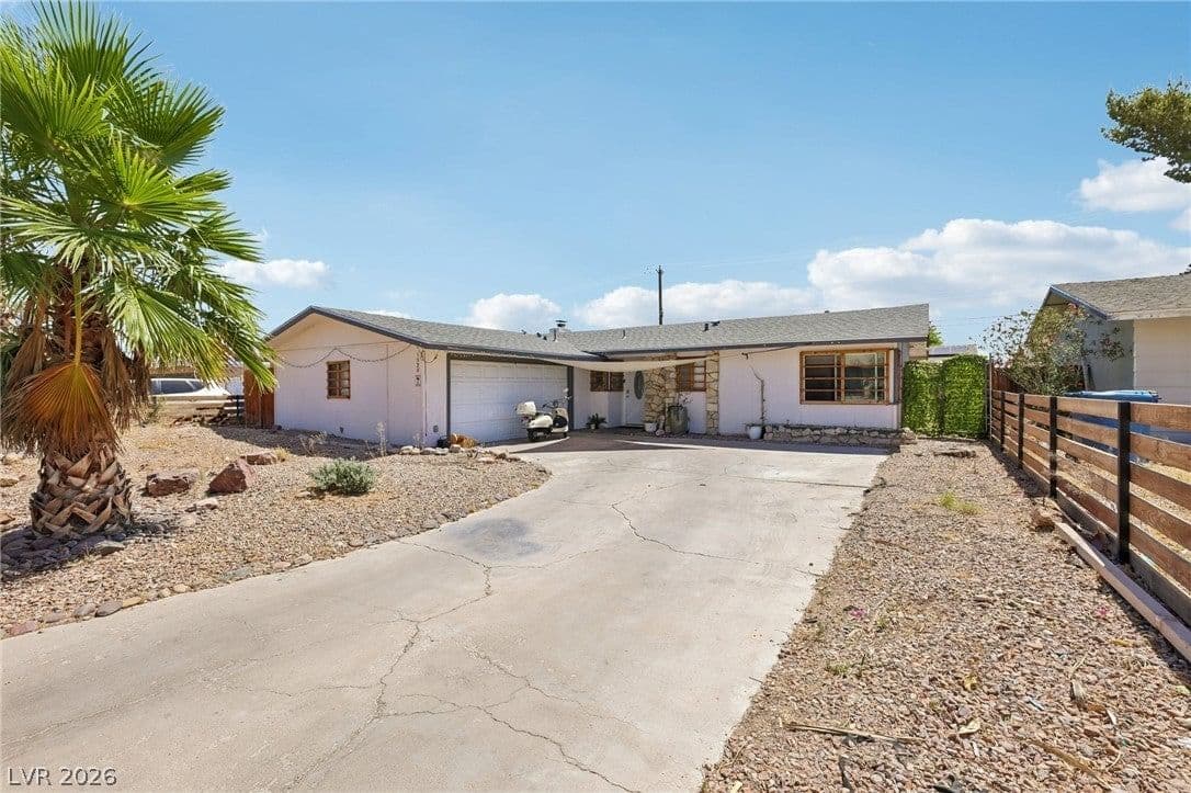 1528 Saylor Way photo 2