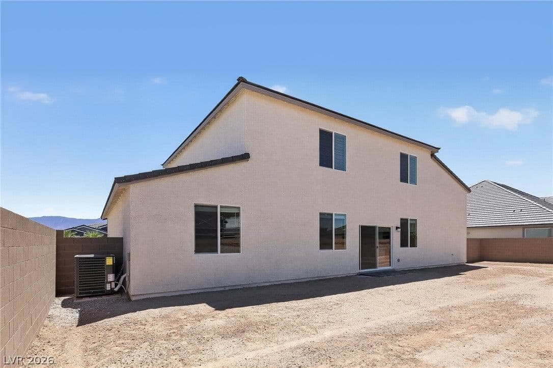 347 Sam Way photo 2