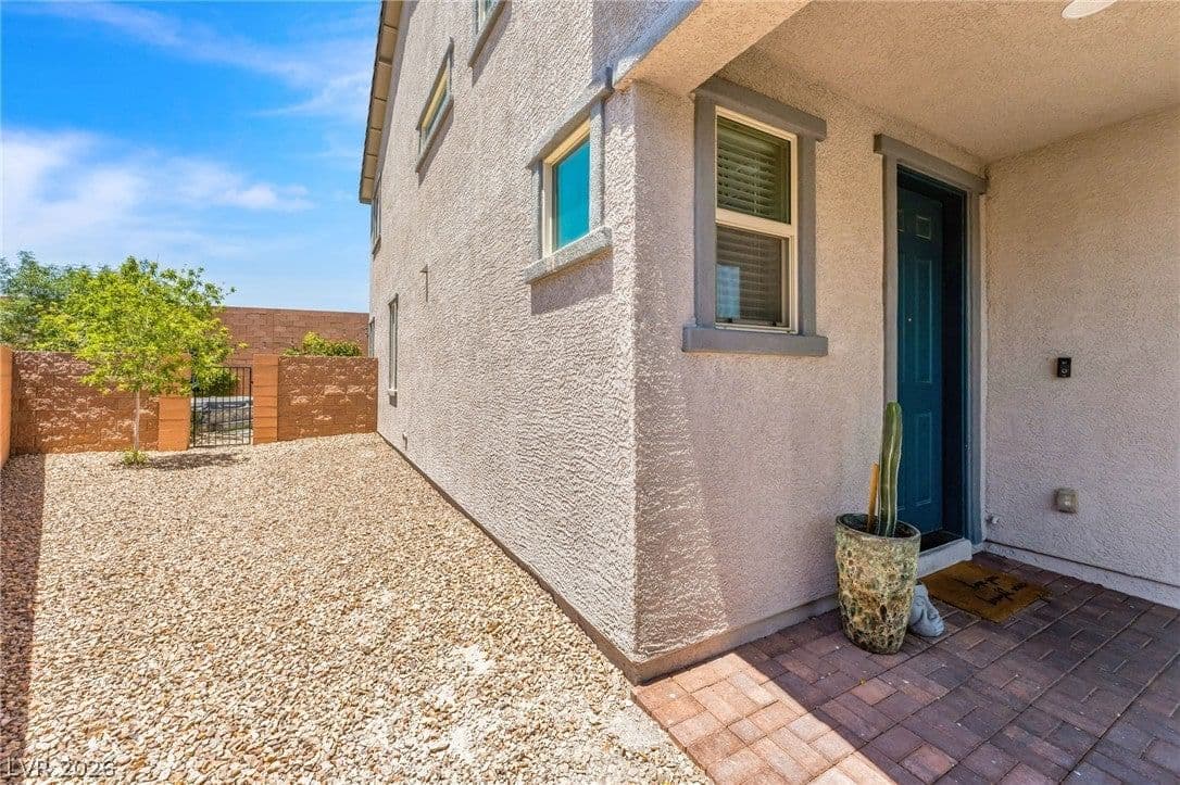 5981 Smith Valley Road photo 4