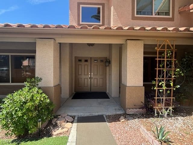 1020 Grey Hollow Avenue photo 3