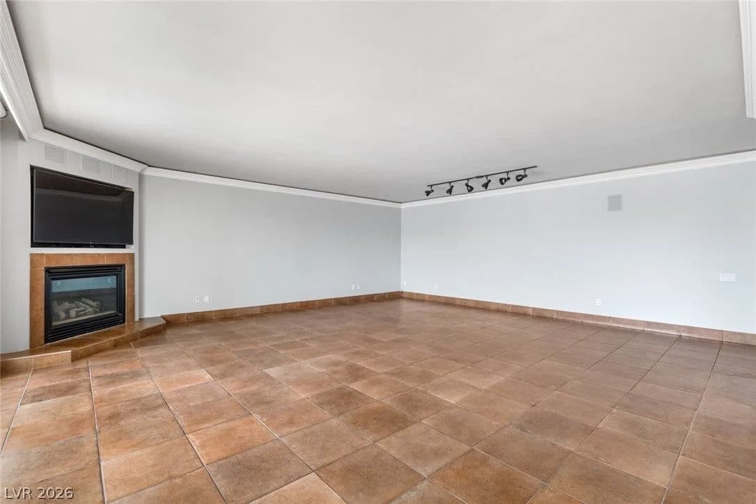2857 Paradise Road photo 4
