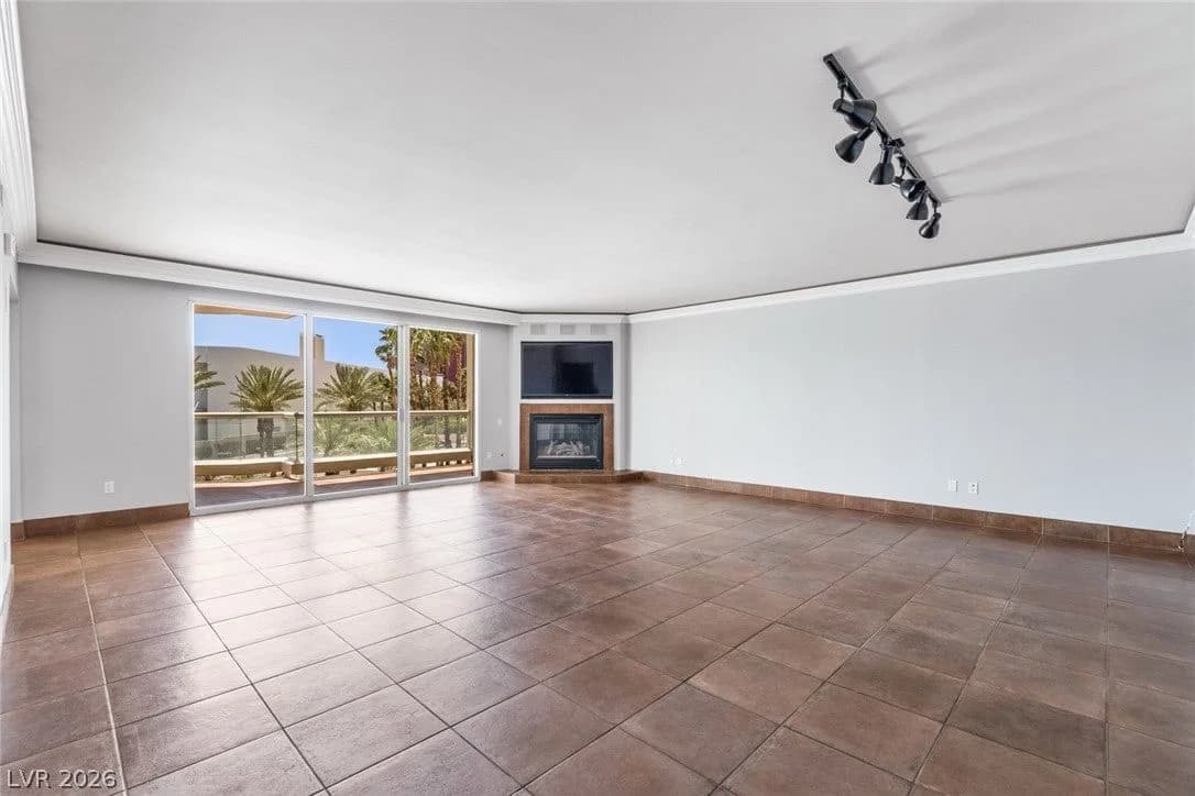 2857 Paradise Road photo 2