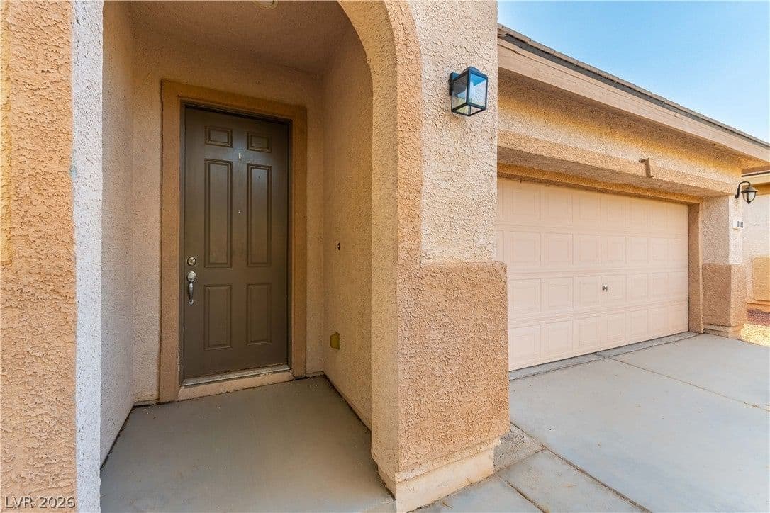 8109 Slate Falls Street photo 2