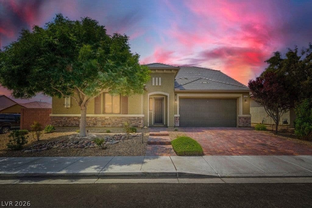 5665 Silver Cascade Avenue