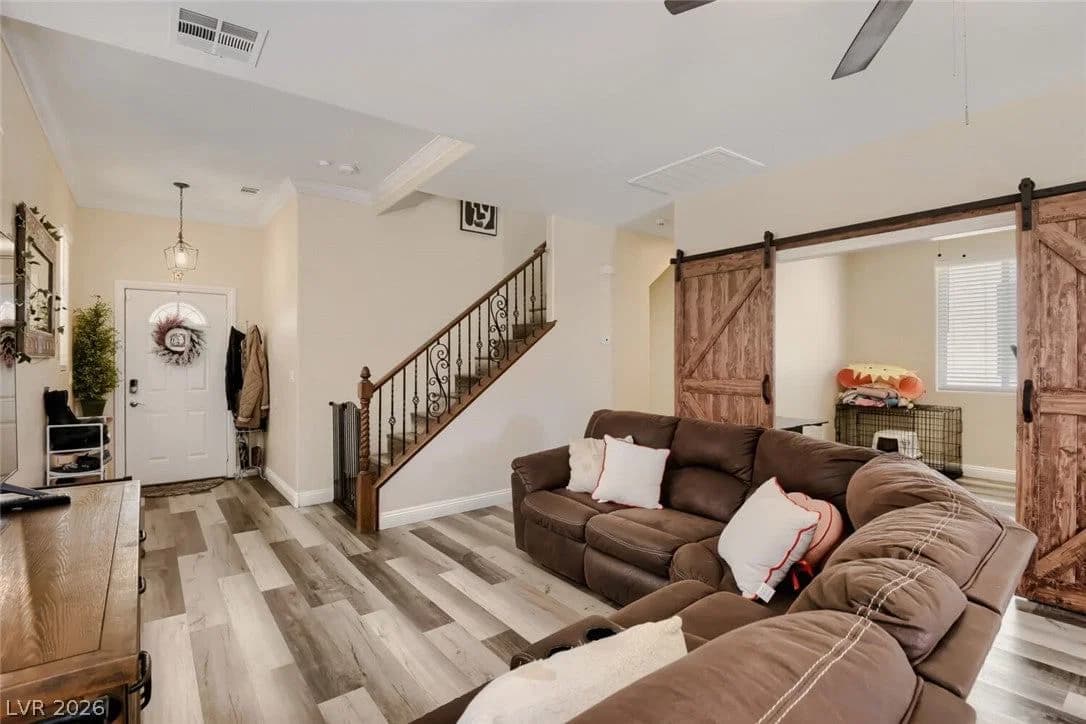 6922 Majestic Palm Drive photo 5