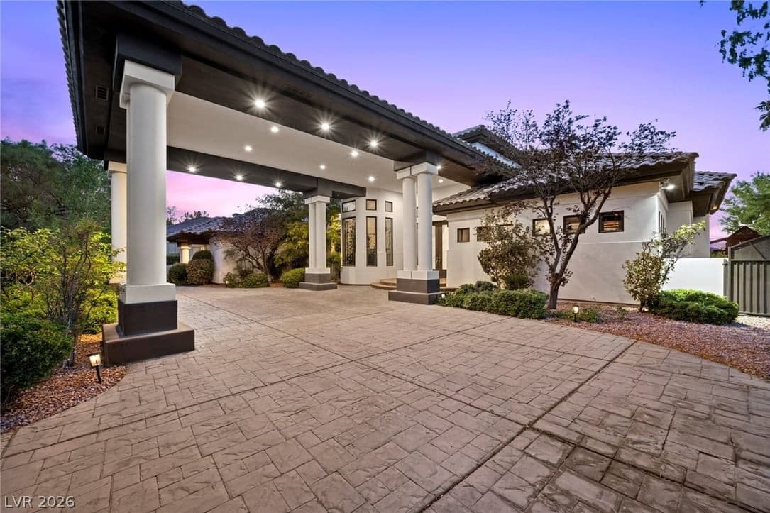 9708 Winter Palace Drive photo 2