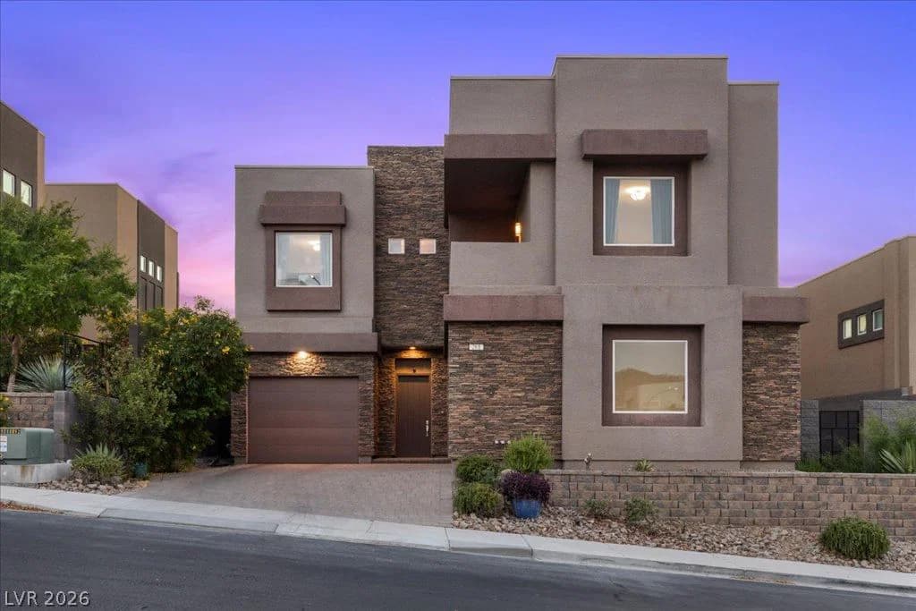 261 Crimson Edge Street