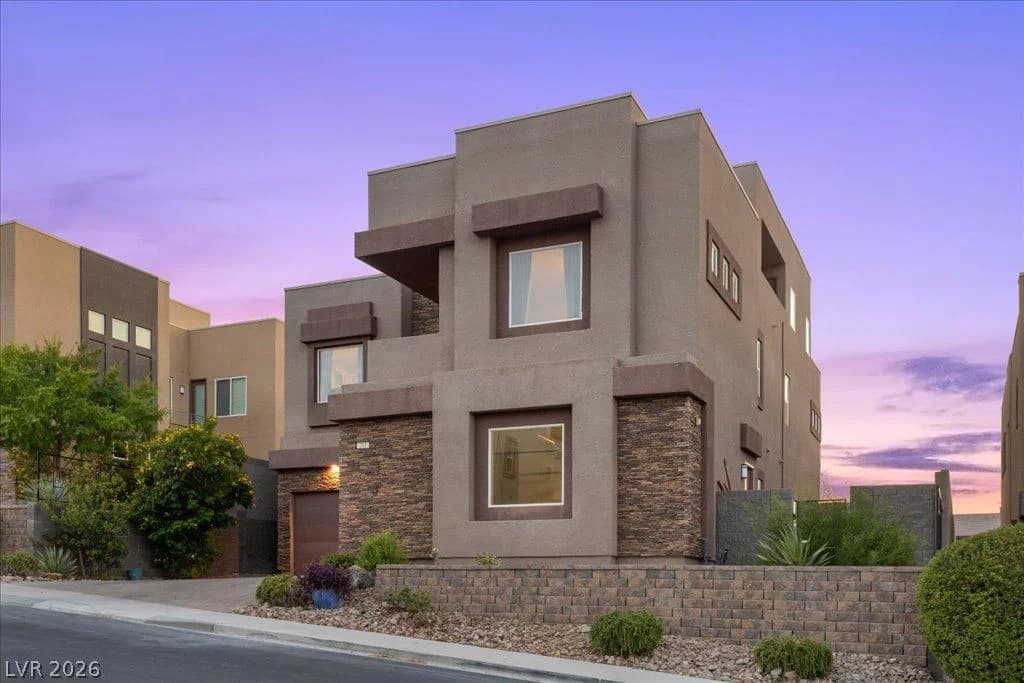 261 Crimson Edge Street photo 3