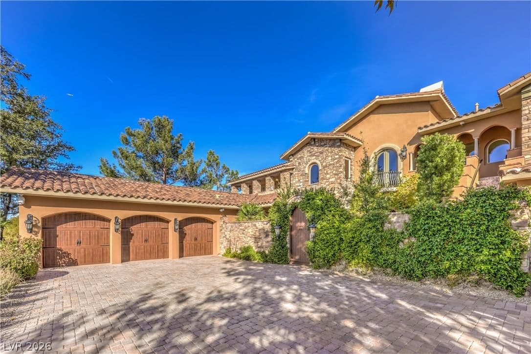 16 Anthem Pointe Court