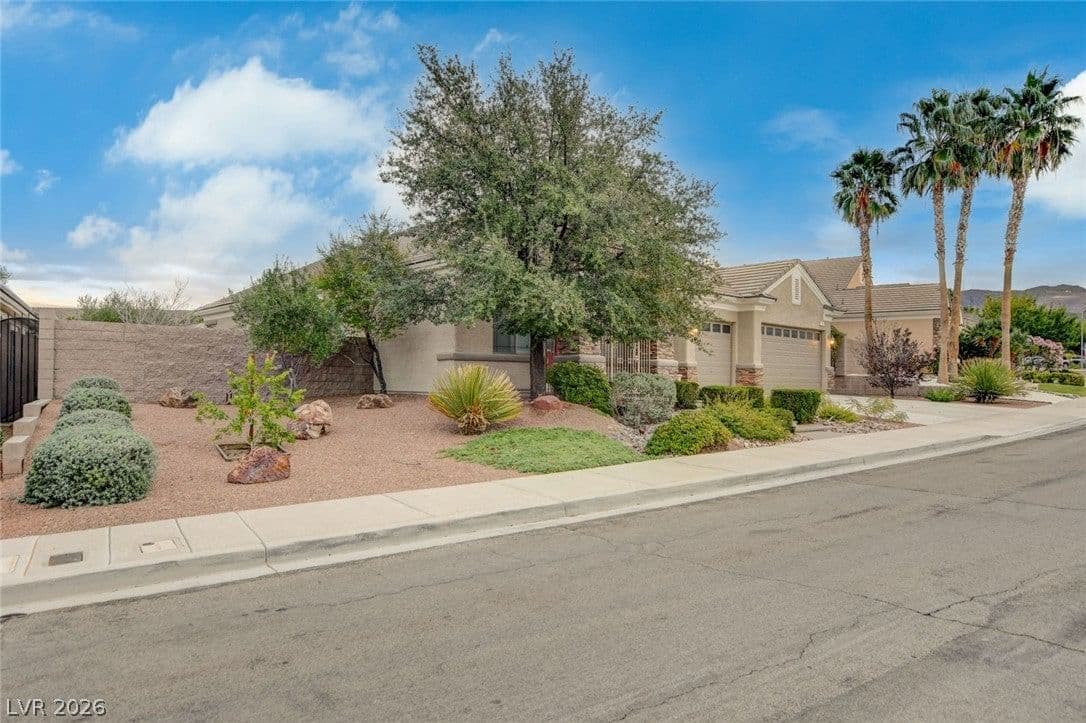 2052 Sinfonia Avenue photo 2